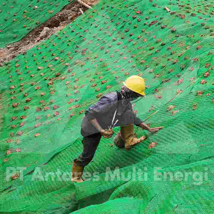 pemasangan geomat di lereng